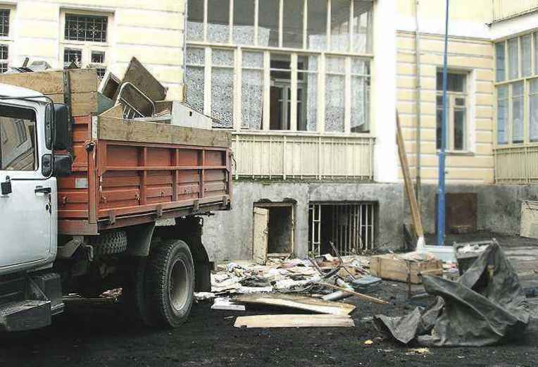Вывоз бытового мусора дешево по Санкт-Петербургу