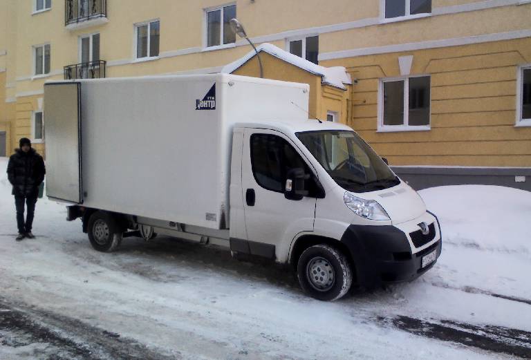 Дешевая доставка дивана Белого не сборный. из Москва в Москва